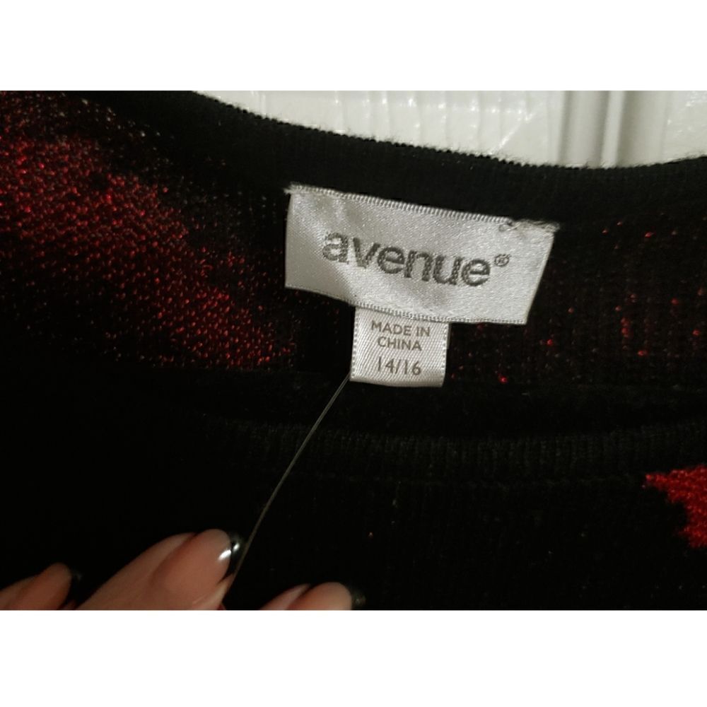 Women's Sweater by Avenue With Roses NWT Size 14/16 - Picture 4 of 9